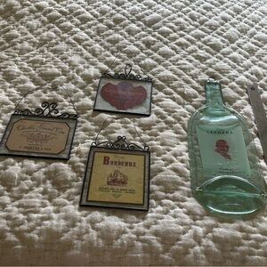 Decorative Wine-Themed Wall Art Set